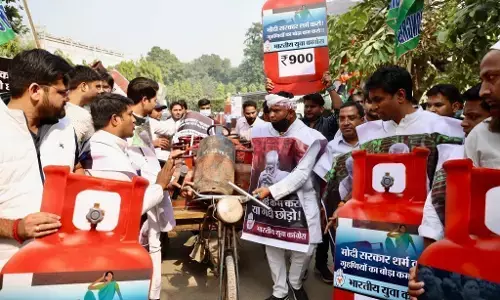 LPG Cylinder Price: क्या आपको पता है कि कब बढ़े LPG सिलेंडर के 250 रुपये LPG Cylinder Price: क्या आपको पता है कि कब बढ़े LPG सिलेंडर के 250 रुपये