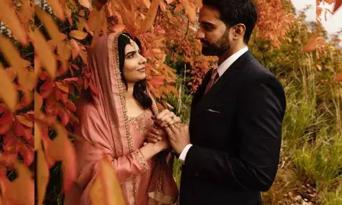 Malala Yousafzai Nikah: नोबेल शांति पुरस्कार विजेता मलाला यूसुफ़ज़ई ने रचाई शादी, कौन हैं उनके पति? Malala Yousafzai Nikah: नोबेल शांति पुरस्कार विजेता मलाला यूसुफ़ज़ई ने रचाई शादी, कौन हैं उनके पति?