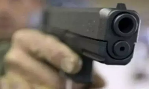 यूपी में छठ पर पत्नी ने मांगी नई साड़ी, पति ने गोली मारकर कर दी हत्या यूपी में छठ पर पत्नी ने मांगी नई साड़ी, पति ने गोली मारकर कर दी हत्या