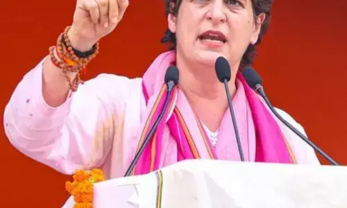 प्रियंका गांधी ने योगी सरकार को घेरा, कहा युवाओं का ध्यान भटका रही है सरकार