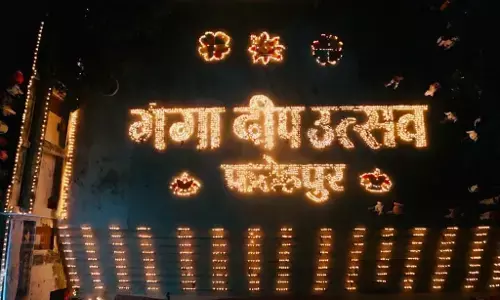डीएम व एसपी ने गंगा दीपोत्सव का किया शुभारंभ डीएम व एसपी ने गंगा दीपोत्सव का किया शुभारंभ