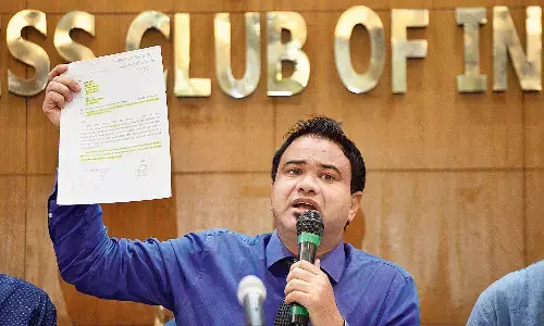 UP: योगी सरकार की बड़ी कार्रवाई! गोरखपुर के BRD अस्पताल में बच्चों की मौत के मामले में डॉक्टर कफील खान बर्खास्त UP: योगी सरकार की बड़ी कार्रवाई! गोरखपुर के BRD अस्पताल में बच्चों की मौत के मामले में डॉक्टर कफील खान बर्खास्त