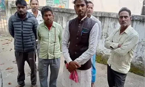 30 वर्षीय मौलवी ने सुबह 5 बजे नहीं दी अजान, लोगों ने मस्जिद के अंदर बने कमरे में झांका तो रह गए सन्न