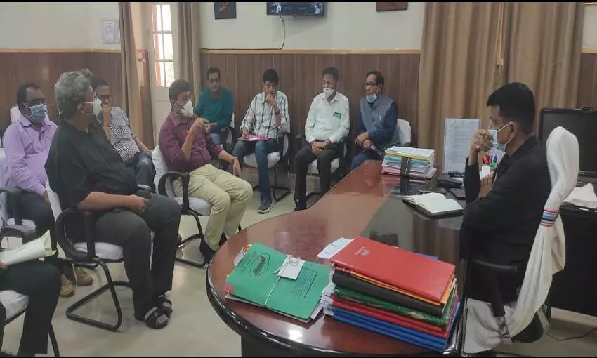 जिले में बेहतर स्वास्थ्य सुविधा मुहैया कराने को लेकर आईएमए के चिकित्सकों के साथ बैठक