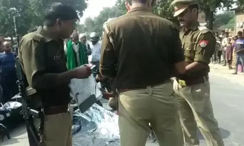 डम्फर ने बाइक सवार को कुचला मौके पर मौत डम्फर ने बाइक सवार को कुचला मौके पर मौत