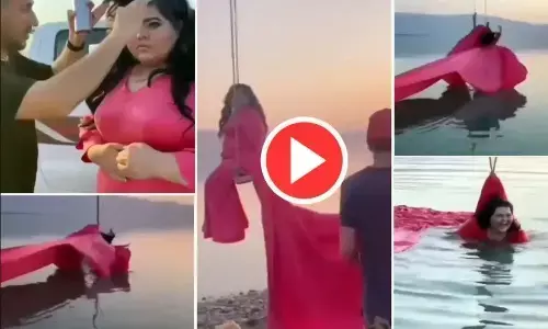 Viral Video: लड़की कर रही थी नदी पर फोटोशूट, अचानक हुआ कुछ ऐसा...देखें वीडियो Viral Video: लड़की कर रही थी नदी पर फोटोशूट, अचानक हुआ कुछ ऐसा...देखें वीडियो