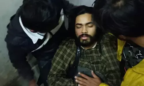 JNU में फिर हिंसा, ABVP और वाम गठबंधन के छात्रों के बीच झड़प, 12 घायल