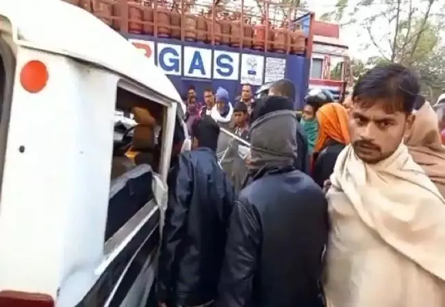Bihar News: दाह संस्कार से लौटते हुए ट्रक और कार में जबरदस्त भिड़ंत, 6 की मौत, 4 गंभीर रूप से घायल