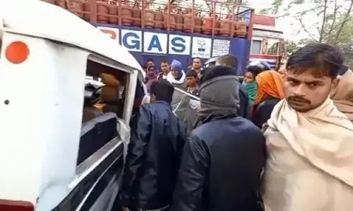 बिहार में बड़ा हादसा : जमुई में दाह संस्‍कार से लौटते वक्‍त ट्रक से टकराई कार, 6 की मौत, 4 गंभीर रूप से घायल