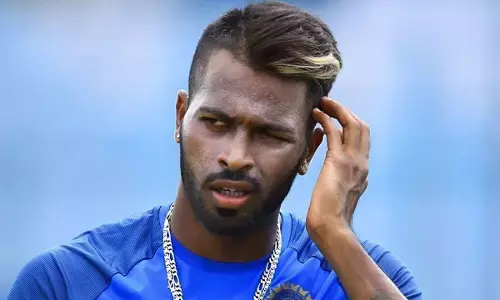 नई मुसीबत में फंसे हार्दिक पांड्या!, एयरपोर्ट पर जब्त हुई 5 करोड़ की 2 घड़ियां नई मुसीबत में फंसे हार्दिक पांड्या!, एयरपोर्ट पर जब्त हुई 5 करोड़ की 2 घड़ियां