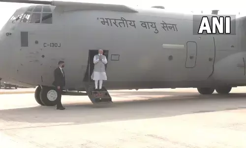 पूर्वांचल एक्सप्रेसवे पर एयरफोर्स ने दिखाया दम, हरक्यूलिस से उतरे PM मोदी पूर्वांचल एक्सप्रेसवे पर एयरफोर्स ने दिखाया दम, हरक्यूलिस से उतरे PM मोदी