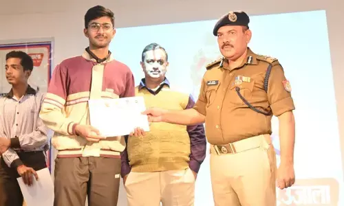 एडीजी ने किया पुलिस की पाठशाला का शुभारम्भ, छात्रों को दी साइबर क्राइम की जानकारी एडीजी ने किया पुलिस की पाठशाला का शुभारम्भ, छात्रों को दी साइबर क्राइम की जानकारी
