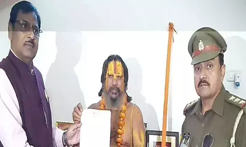 फिर सुर्ख़ियों में आए संत परमहंस, बोले- सलमान खुर्शीद की किताब पर प्रतिबंध नहीं लगाया तो करेंगे आत्मदाह फिर सुर्ख़ियों में आए संत परमहंस, बोले- सलमान खुर्शीद की किताब पर प्रतिबंध नहीं लगाया तो करेंगे आत्मदाह