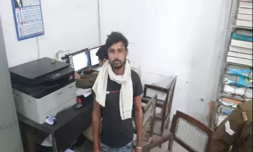 युवती को बीच सड़क मारी गोली, आरोपी एसएसपी के मेज पर तमंचा रख किया सरेंडर, बोला-मैं हत्या का आरोपी हूं और सरेंडर करने आया हूं। युवती को बीच सड़क मारी गोली, आरोपी एसएसपी के मेज पर तमंचा रख किया सरेंडर, बोला-मैं हत्या का आरोपी हूं और सरेंडर करने आया हूं।