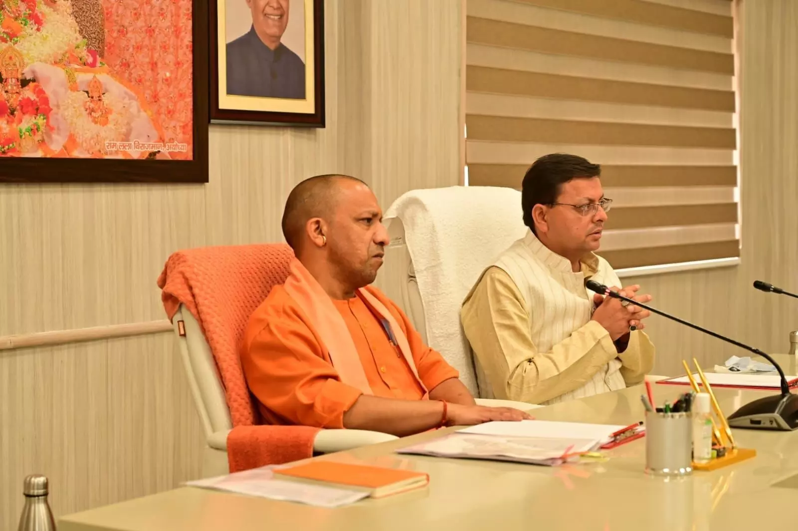 योगी-धामी की एक मुलाकात से सुलझा 21 साल पुराना विवाद, यूपी-उत्तराखंड को मिलेगा अपना-अपना हक योगी-धामी की एक मुलाकात से सुलझा 21 साल पुराना विवाद, यूपी-उत्तराखंड को मिलेगा अपना-अपना हक