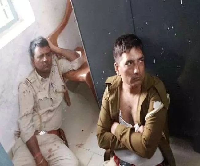बिहार में कोर्ट रूम में वबाल, बहस के दौरान ही SHO और SI ने जज पर तान दी बंदूक, भेजे गए जेल बिहार में कोर्ट रूम में वबाल, बहस के दौरान ही SHO और SI ने जज पर तान दी बंदूक, भेजे गए जेल