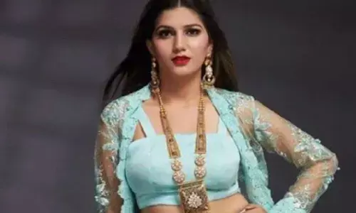 मशहूर डांसर सपना चौधरी ने लखनऊ कोर्ट में किया सरेंडर, ये है मामला मशहूर डांसर सपना चौधरी ने लखनऊ कोर्ट में किया सरेंडर, ये है मामला