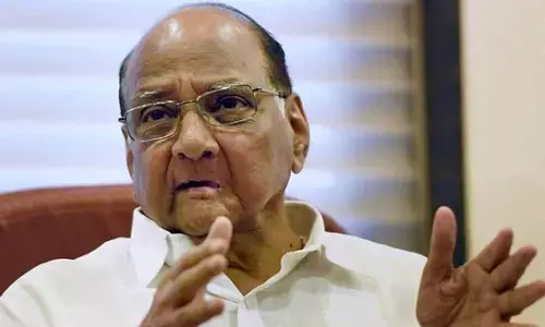 शरद पवार के घर पर परिवहन विभाग का हंगामा, पथराव शरद पवार के घर पर परिवहन विभाग का हंगामा, पथराव