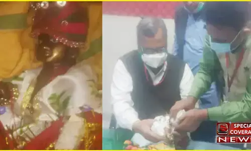 पूजा करते समय लड्डू गोपाल का टूटा हाथ, डॉक्टर को चढ़ाना पड़ा प्लास्टर, जानें- आस्था का ये पूरा मामला पूजा करते समय लड्डू गोपाल का टूटा हाथ, डॉक्टर को चढ़ाना पड़ा प्लास्टर, जानें- आस्था का ये पूरा मामला