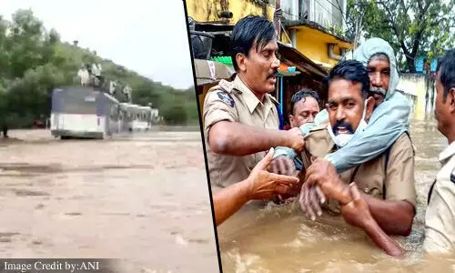 आंध्र प्रदेश में भारी बारिश से कोहराम, 17 की मौत, 100 लापता, ऊफान पर नदियां, सड़कें लबालब आंध्र प्रदेश में भारी बारिश से कोहराम, 17 की मौत, 100 लापता, ऊफान पर नदियां, सड़कें लबालब