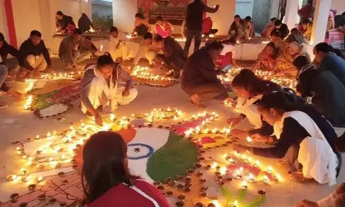 ठाकुर दरियांव सिंह स्मारक स्थल में जलाए गए सवा लाख दीप