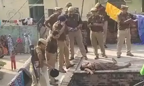 देवर ने भाभी-भतीजी को कुल्हाड़ी से काट डाला, भतीजे की हालत गंभीर देवर ने भाभी-भतीजी को कुल्हाड़ी से काट डाला, भतीजे की हालत गंभीर