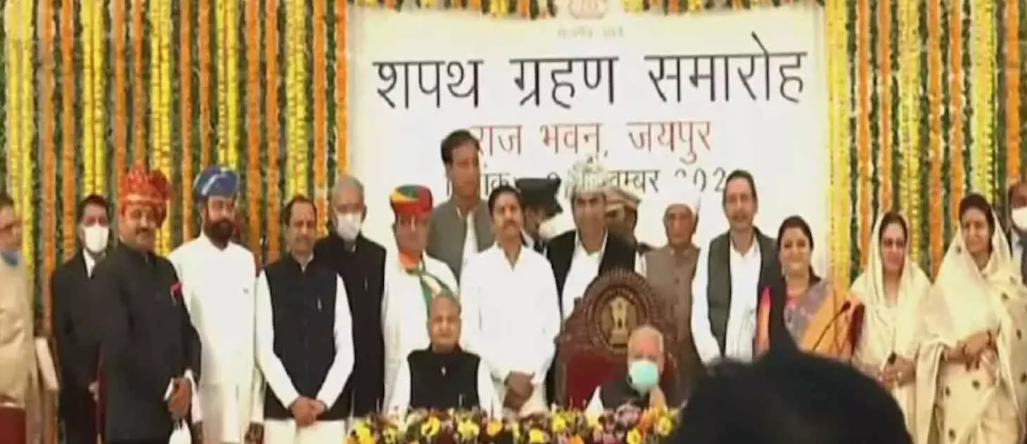 राजस्थान में मंत्रिमंडल विस्तार : 11 कैबिनेट मंत्री, 4 राज्यमंत्री बने अशोक गहलोत कैबिनेट का हिस्सा राजस्थान में मंत्रिमंडल विस्तार : 11 कैबिनेट मंत्री, 4 राज्यमंत्री बने अशोक गहलोत कैबिनेट का हिस्सा
