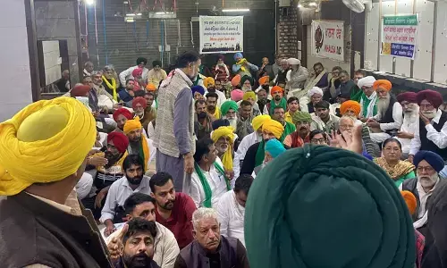 नहीं पिघले किसान, कल लखनऊ में होगी महापंचायत, किसान संगठनों ने 27 नवंबर तक टाली मीटिंग, कैबिनेट मीटिंग होने का करेंगे इंतजार