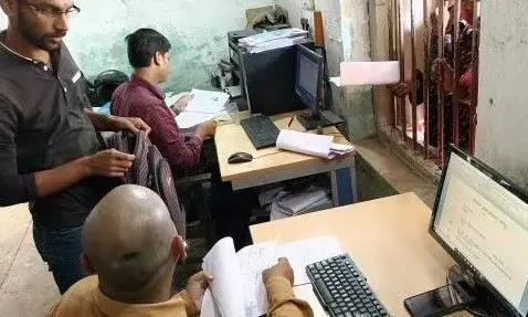 लोक सेवा केंद्र काउंटर पर जाकर कई सरकारी सेवाओं का लाभ उठाएं लोक सेवा केंद्र काउंटर पर जाकर कई सरकारी सेवाओं का लाभ उठाएं