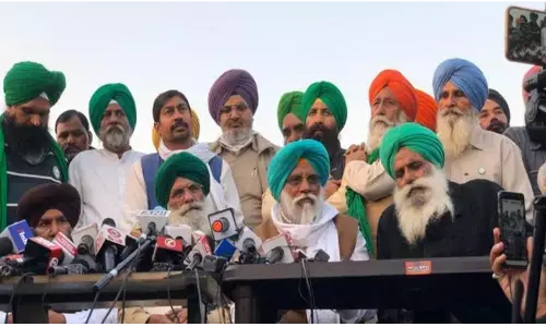 सिंघू बार्डर पर एसकेएम की बैठक सम्पन्न, सभी घोषित कार्यक्रमों को जारी रखने का किया फैसला सिंघू बार्डर पर एसकेएम की बैठक सम्पन्न, सभी घोषित कार्यक्रमों को जारी रखने का किया फैसला