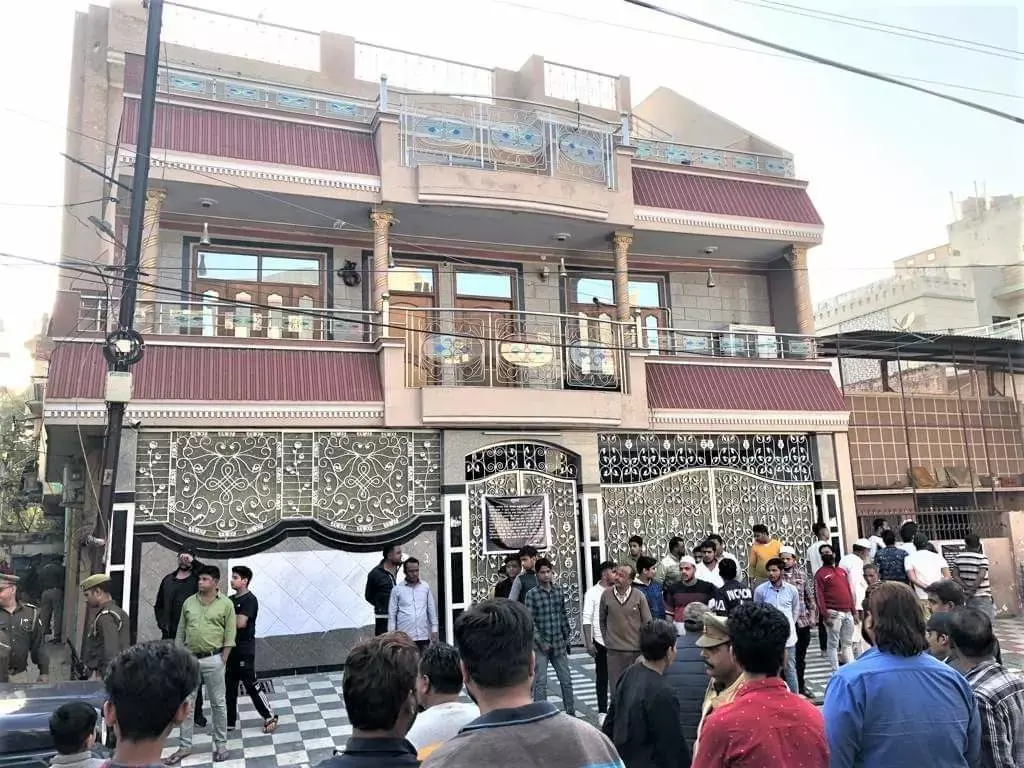 कुख्यात कबाड़ माफिया तथा गैंग लीडर हाजी इकबाल की संपत्ति कुर्क की गई कुख्यात कबाड़ माफिया तथा गैंग लीडर हाजी इकबाल की संपत्ति कुर्क की गई