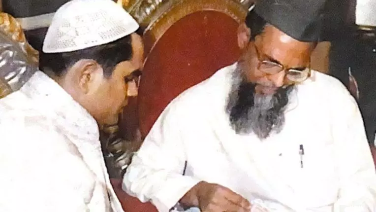 Nawab Malik-Sameer Wankhede: नवाब मलिक का समीर वानखेड़े पर फिर हमला, टोपी पहने निकाह की तस्वीर शेयर कर पूछा- कबूल है? Nawab Malik-Sameer Wankhede: नवाब मलिक का समीर वानखेड़े पर फिर हमला, टोपी पहने निकाह की तस्वीर शेयर कर पूछा- कबूल है?