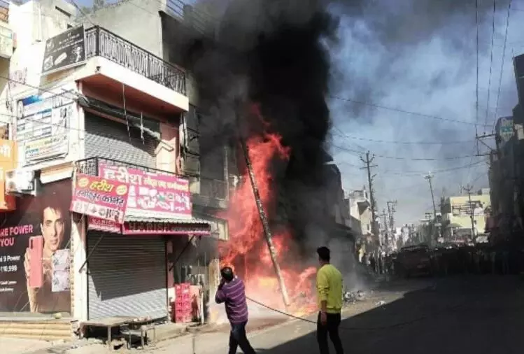 मोबिल ऑयल की दुकान में भीषण आग, तीन की मौत