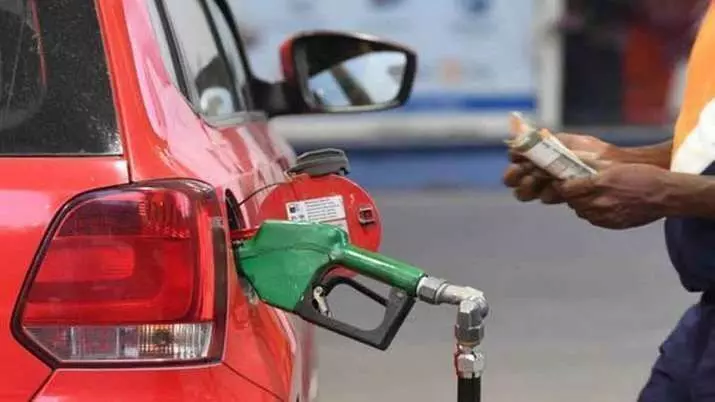 Petrol-Diesel Price: इस राज्य की जनता के लिए खुशखबरी, सरकार ने कम किए पेट्रोल-डीजल के दाम Petrol-Diesel Price: इस राज्य की जनता के लिए खुशखबरी, सरकार ने कम किए पेट्रोल-डीजल के दाम