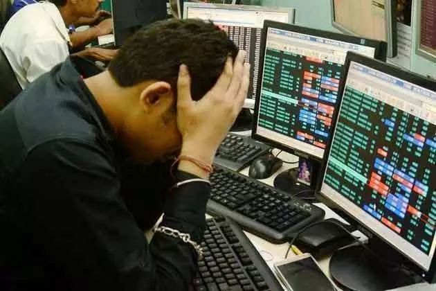 Stock Market : शेयर बाजार में भूचाल, 1400 अंक टूटकर सेंसेक्‍स 53 हजार के नीचे, ये पांच शेयर सबसे ज्यादा गिरे