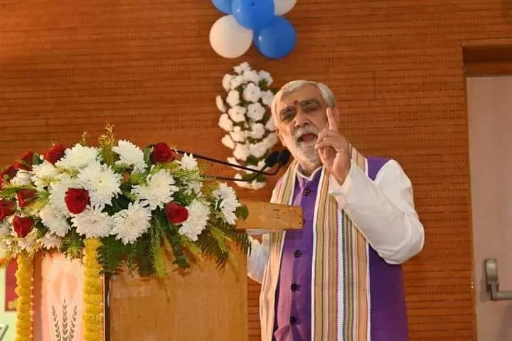 बिहार में खाद्यान्नों के बेहतर रखरखाव के लिए भंडारण क्षमता को बढ़ाया जाएगा :चौबे बिहार में खाद्यान्नों के बेहतर रखरखाव के लिए भंडारण क्षमता को बढ़ाया जाएगा :चौबे