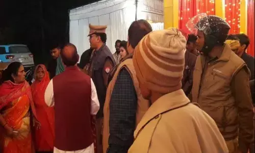 рд╢рд╛рджреА рдХреЗ рджреМрд░рд╛рди рдЪрд▓реА рдЧреЛрд▓реА рд╕реЗ рдпреБрд╡рдХ рдХреА рдореМрдд, рдШрдЯрдирд╛рд╕реНрдерд▓ рдкрд░ рдкреВрдЫрддрд╛рдЫ рдХрд░рддреА рдкреБрд▓рд┐рд╕ рд╢рд╛рджреА рдХреЗ рджреМрд░рд╛рди рдЪрд▓реА рдЧреЛрд▓реА рд╕реЗ рдпреБрд╡рдХ рдХреА рдореМрдд, рдШрдЯрдирд╛рд╕реНрдерд▓ рдкрд░ рдкреВрдЫрддрд╛рдЫ рдХрд░рддреА рдкреБрд▓рд┐рд╕