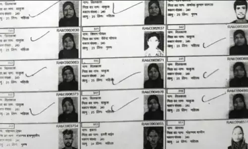 वोटर लिस्ट में एक ही महिला का 10 जगह नाम और फोटो, शुरू हुई जांच वोटर लिस्ट में एक ही महिला का 10 जगह नाम और फोटो, शुरू हुई जांच