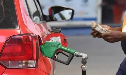 Petrol-Diesel Price : рдбреАрдЬрд▓ 75 рд░реБрдкрдпреЗ рдФрд░ рдкреЗрдЯреНрд░реЛрд▓ 50 рд░реБрдкрдпреЗ рд▓реАрдЯрд░ рд╣реБрдЖ рдорд╣рдВрдЧрд╛, рдпрд╣рд╛рдВ рдЗрдВрдбрд┐рдпрди рдСрдпрд▓ рдиреЗ рдлреНрдпреВрд▓ рдХреАрдорддреЛрдВ рдореЗрдВ рдХрд┐рдпрд╛ рднрд╛рд░реА рдЗрдЬрд╛рдлрд╛ Petrol-Diesel Price : рдбреАрдЬрд▓ 75 рд░реБрдкрдпреЗ рдФрд░ рдкреЗрдЯреНрд░реЛрд▓ 50 рд░реБрдкрдпреЗ рд▓реАрдЯрд░ рд╣реБрдЖ рдорд╣рдВрдЧрд╛, рдпрд╣рд╛рдВ рдЗрдВрдбрд┐рдпрди рдСрдпрд▓ рдиреЗ рдлреНрдпреВрд▓ рдХреАрдорддреЛрдВ рдореЗрдВ рдХрд┐рдпрд╛ рднрд╛рд░реА рдЗрдЬрд╛рдлрд╛