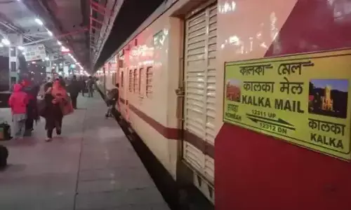 भारतीय रेल की सबसे पुरानी ट्रेनों में से एक हावड़ा कालका मेल का नाम बदला, रेल मंत्री  ने ट्वीट कर दी इसकी जानकारी भारतीय रेल की सबसे पुरानी ट्रेनों में से एक हावड़ा कालका मेल का नाम बदला, रेल मंत्री  ने ट्वीट कर दी इसकी जानकारी
