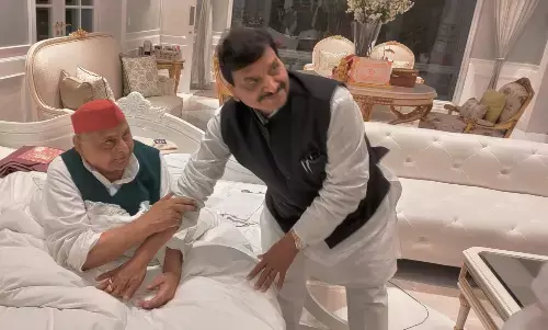 मुलायम के जन्मदिन पर शिवपाल ने पैर छूकर लिखा भावुक संदेश मुलायम के जन्मदिन पर शिवपाल ने पैर छूकर लिखा भावुक संदेश