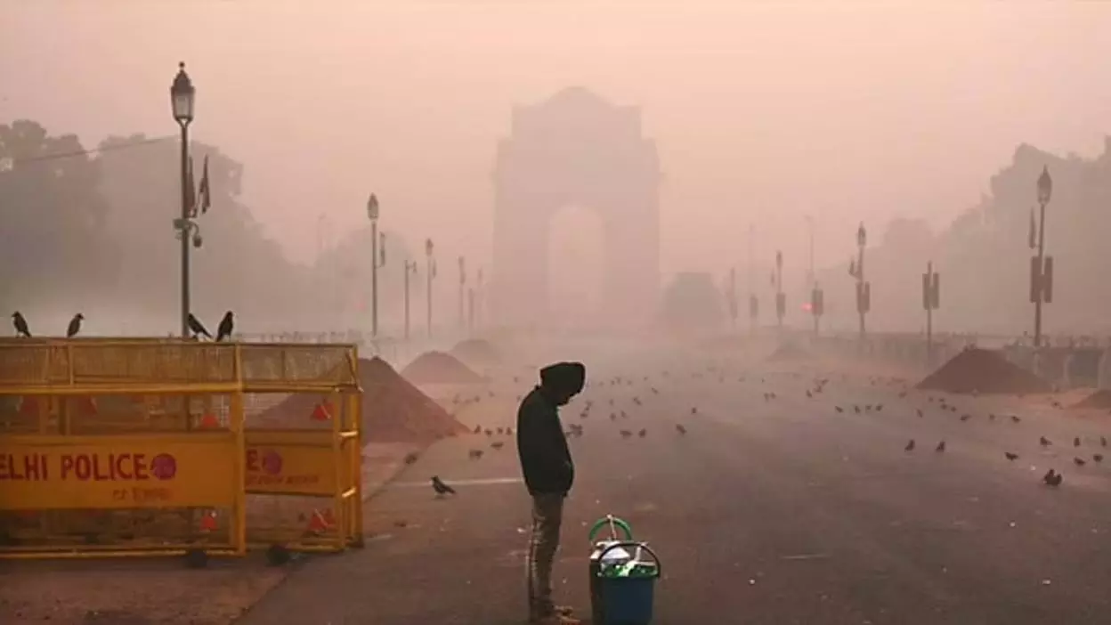 Delhi Pollution: दिल्ली में एयर क्वालिटी इंडेक्स बहुत खराब, तेज हवा चलने से हवा की गुणवत्ता में सुधार की संभावना