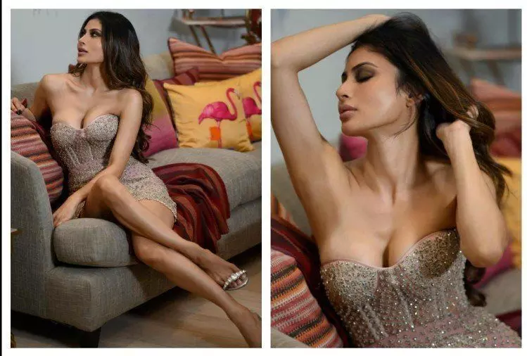 Mouni Roy ने बेडरूम से शेयर की अपनी हसीन तस्वीरें, बिस्तर पर लेटकर दिए कातिलाना पोज...बढ़ जाएंगी धड़कनें Mouni Roy ने बेडरूम से शेयर की अपनी हसीन तस्वीरें, बिस्तर पर लेटकर दिए कातिलाना पोज...बढ़ जाएंगी धड़कनें