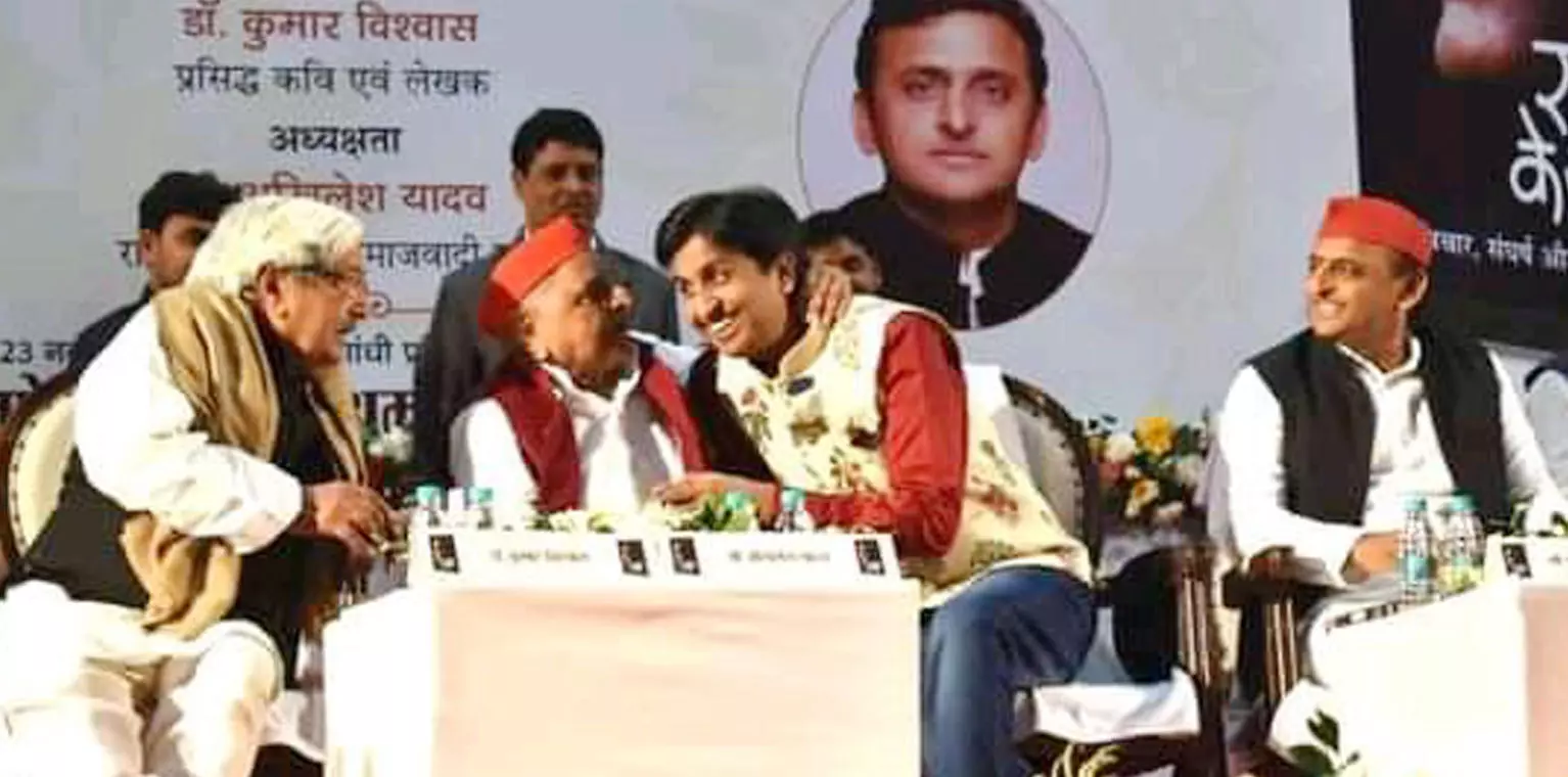 आखिर मुलायम सिंह ने कुमार विश्वास को लेकर क्यों कही ये बात? आखिर मुलायम सिंह ने कुमार विश्वास को लेकर क्यों कही ये बात?