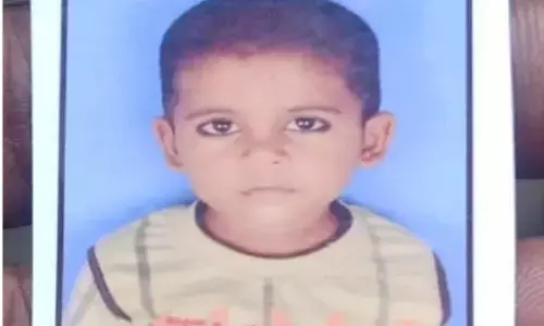 рддрд╛рд▓рд╛рдм рдореЗрдВ рдкрдбрд╝рд╛ рдорд┐рд▓рд╛ рдЪрд╛рд░ рд╡рд░реНрд╖реАрдп рдмрдЪреНрдЪреЗ рдХрд╛ рд╢рд╡, рд╢рд╡ рджреЗрдЦрдХрд░ рдмрдЪреНрдЪреЗ рдХреЗ рдкрд░рд┐рд╡рд╛рд░ рдореЗрдВ рдордЪрд╛ рдХреЛрд╣рд░рд╛рдо рддрд╛рд▓рд╛рдм рдореЗрдВ рдкрдбрд╝рд╛ рдорд┐рд▓рд╛ рдЪрд╛рд░ рд╡рд░реНрд╖реАрдп рдмрдЪреНрдЪреЗ рдХрд╛ рд╢рд╡, рд╢рд╡ рджреЗрдЦрдХрд░ рдмрдЪреНрдЪреЗ рдХреЗ рдкрд░рд┐рд╡рд╛рд░ рдореЗрдВ рдордЪрд╛ рдХреЛрд╣рд░рд╛рдо