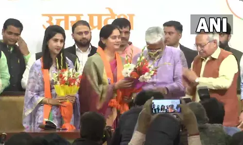 कांग्रेस विधायक अदिति सिंह और बसपा विधायक वंदना सिंह बीजेपी में शामिल कांग्रेस विधायक अदिति सिंह और बसपा विधायक वंदना सिंह बीजेपी में शामिल
