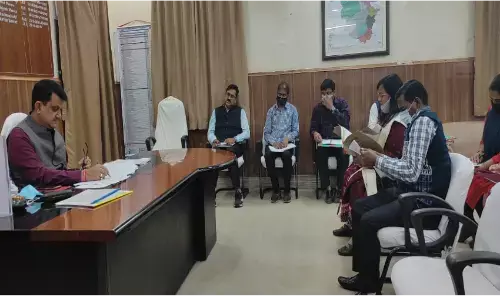 परफॉर्मेंस के आधार पर ही मिलेगा वेतन डीएम ने चेताया परफॉर्मेंस के आधार पर ही मिलेगा वेतन डीएम ने चेताया