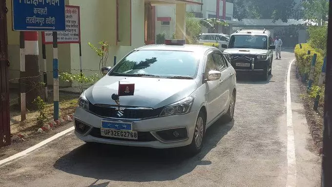 Lakhimpur Kheri Case लखीमपुर खीरी केस; SIT की नई नियुक्त की गई टीम तिकुनिया पहुंची Lakhimpur Kheri Case लखीमपुर खीरी केस; SIT की नई नियुक्त की गई टीम तिकुनिया पहुंची