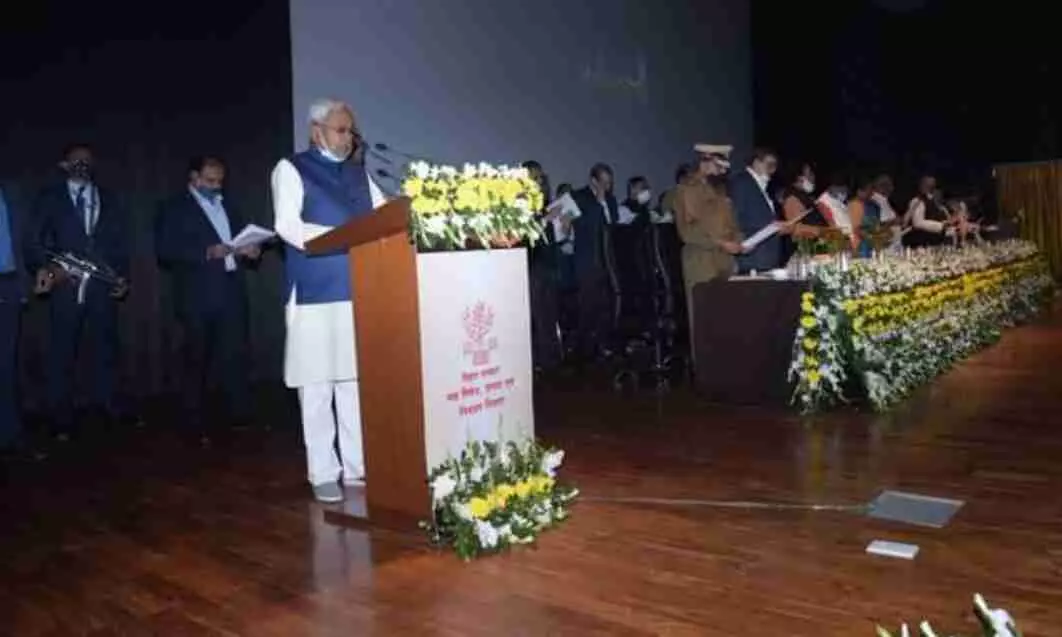 नशा मुक्ति दिवस कार्यक्रम मे सीएम नीतीश ने दिलाई शपथ नशा मुक्ति दिवस कार्यक्रम मे सीएम नीतीश ने दिलाई शपथ