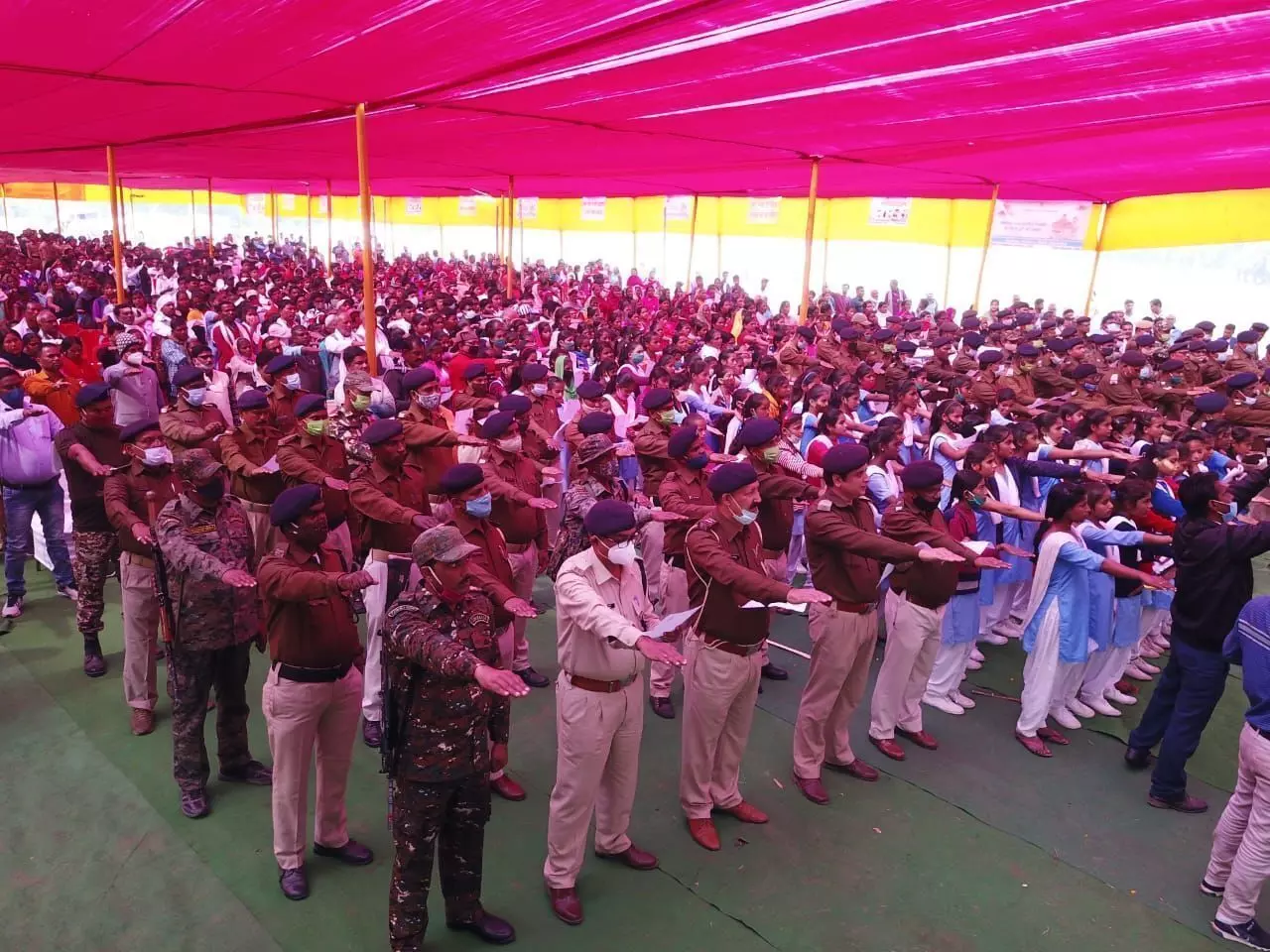 नशा मुक्ति दिवस के अवसर पर पोलो ग्राउंड में हजारो को दिलायी गयी शपथ नशा मुक्ति दिवस के अवसर पर पोलो ग्राउंड में हजारो को दिलायी गयी शपथ